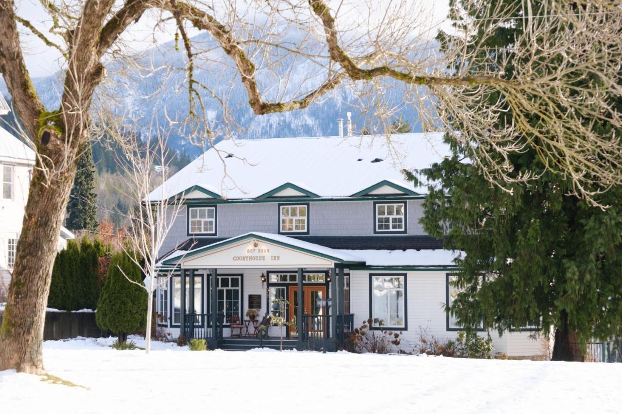 Courthouse Inn Revelstoke Dış mekan fotoğraf