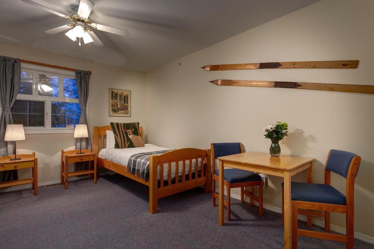 Courthouse Inn Revelstoke Dış mekan fotoğraf