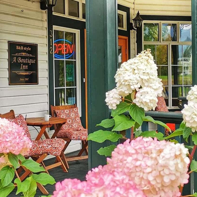 Courthouse Inn Revelstoke Dış mekan fotoğraf