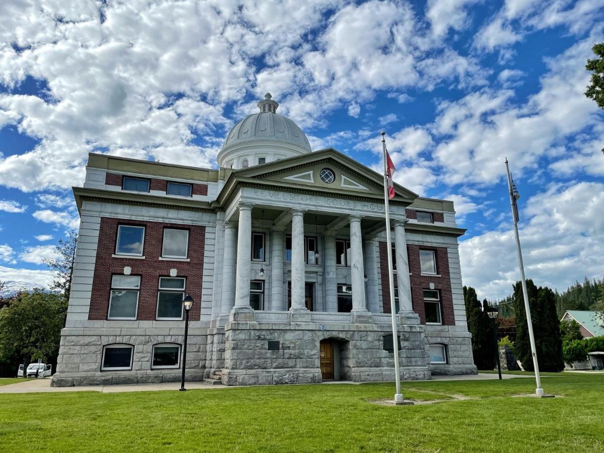 Courthouse Inn Revelstoke Dış mekan fotoğraf