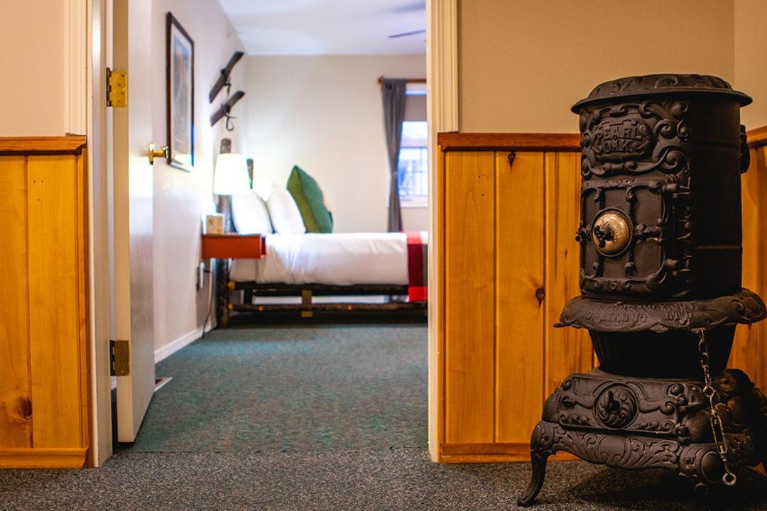 Courthouse Inn Revelstoke Dış mekan fotoğraf