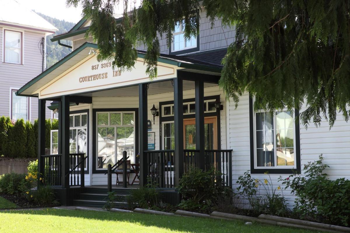 Courthouse Inn Revelstoke Dış mekan fotoğraf