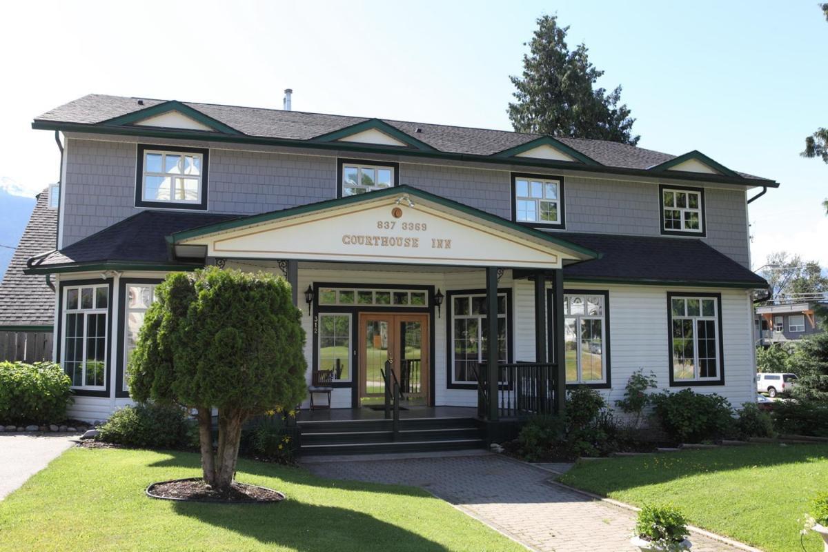 Courthouse Inn Revelstoke Dış mekan fotoğraf