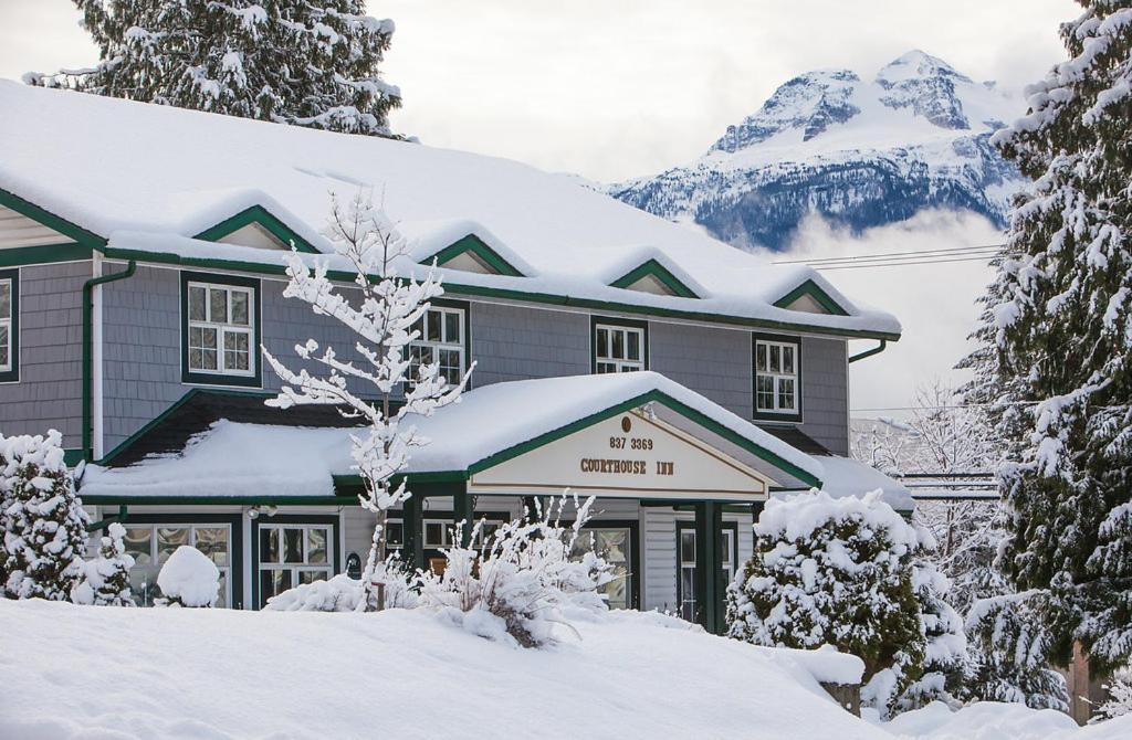 Courthouse Inn Revelstoke Dış mekan fotoğraf
