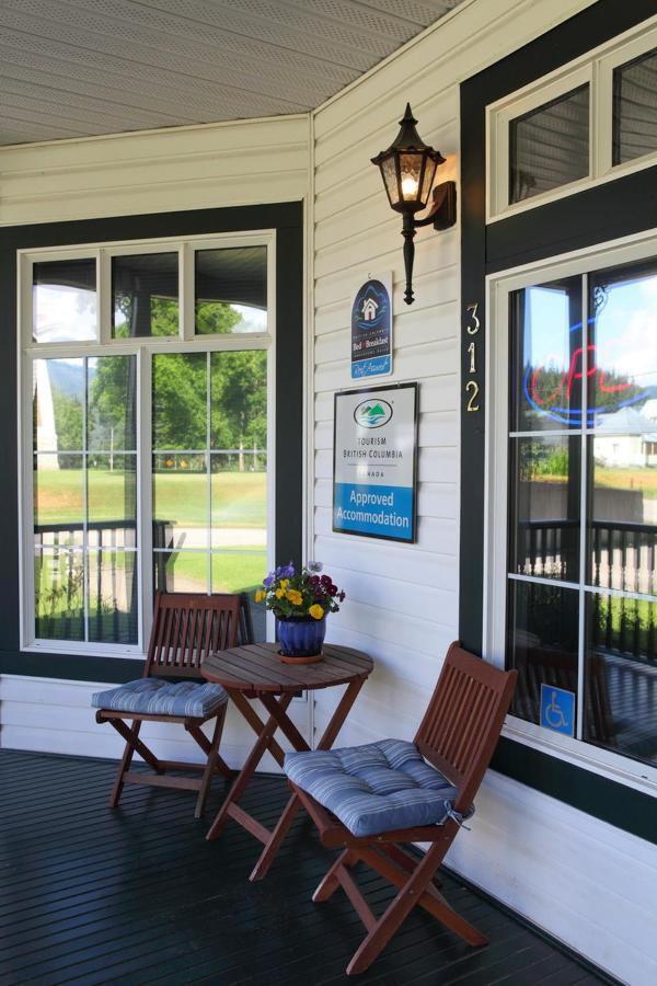 Courthouse Inn Revelstoke Dış mekan fotoğraf